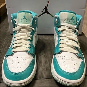 Women’s Nike Air Jordan 1 mid